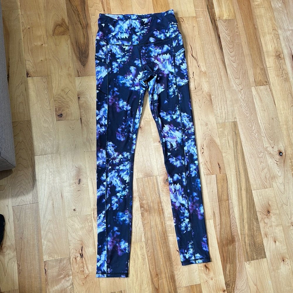 Women’s Gaiam purple Leggings Size XS- has pockets excellent Condition